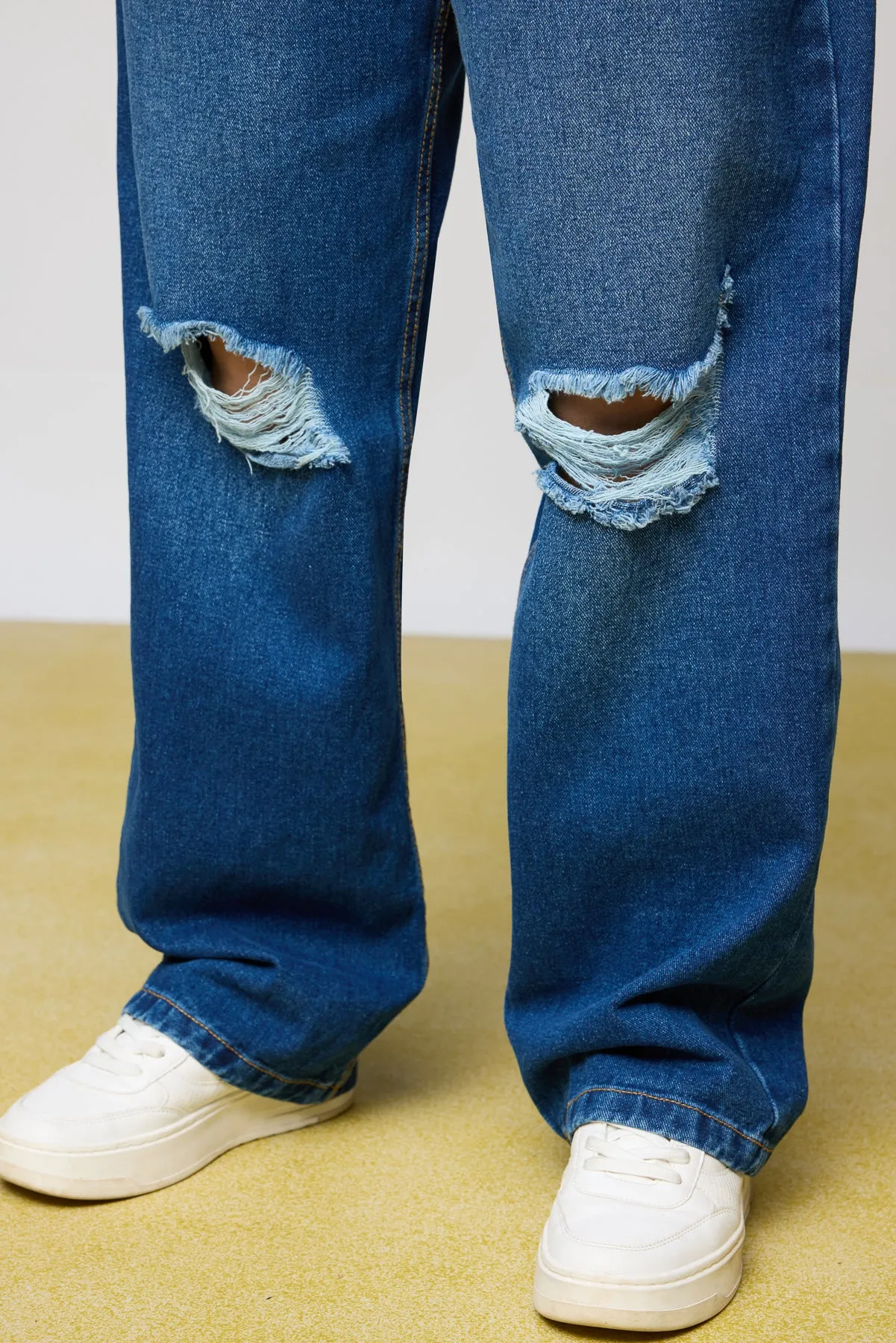 Iconic Knee-Distressed Curve Wide-Leg jeans